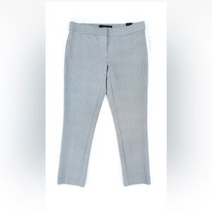 Amanda & Chelsea Gray and White Skinny Pants with Geometric Pattern